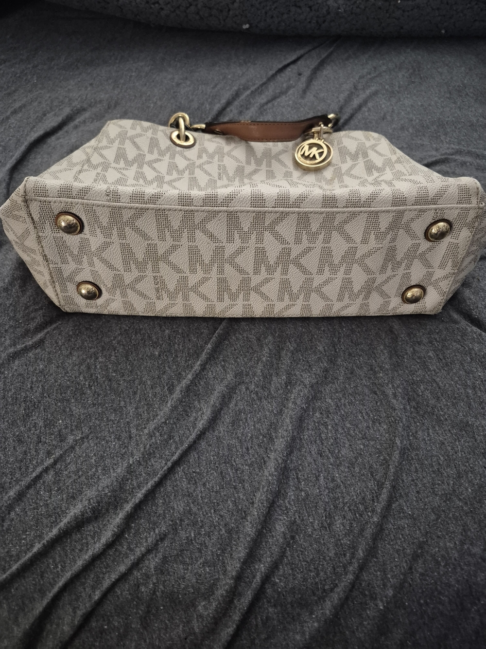 Michael Kors Beige MK Monogram Tote with Matching Scarf & Sandals - Picture 15 of 16